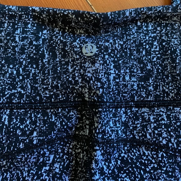 Lululemon Crops Size 2 Like New Condition - Picture 5 of 6